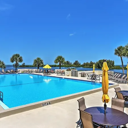 Resort-Style Hudson Condo - Spacious Private Patio